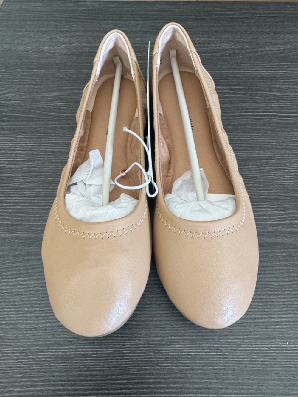 Amazon Essentials Women's Beige Ballet Flats - Picture 5 of 9